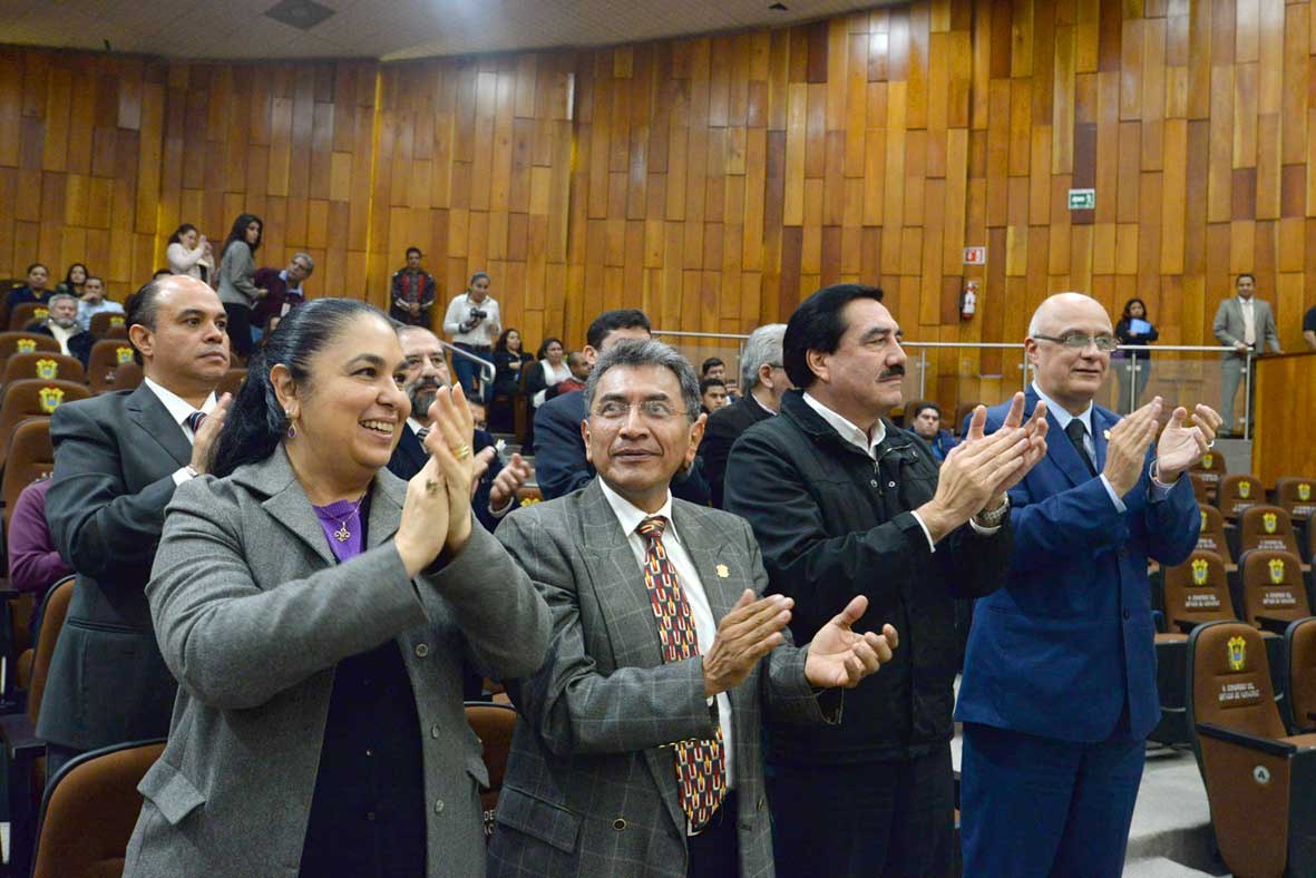 La Rectora y autoridades de la UV acudieron a la sesión ordinaria en que se modificó por unanimidad el proyecto de decreto que reforma el artículo 10 de la Constitución Política de Veracruz