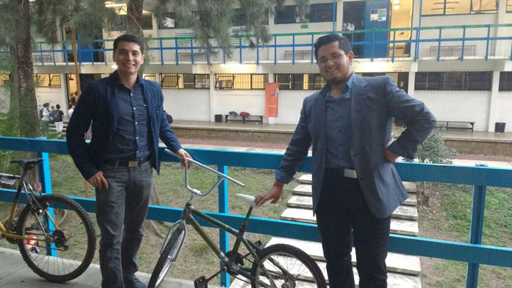 César Mendoza y Rafael Antonio Vargas, estudiantes de la Licenciatura en Ingeniería Química