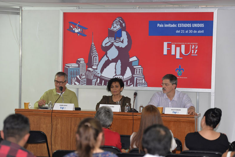 Malva Flores presentó Galápagos en la FILU 2017