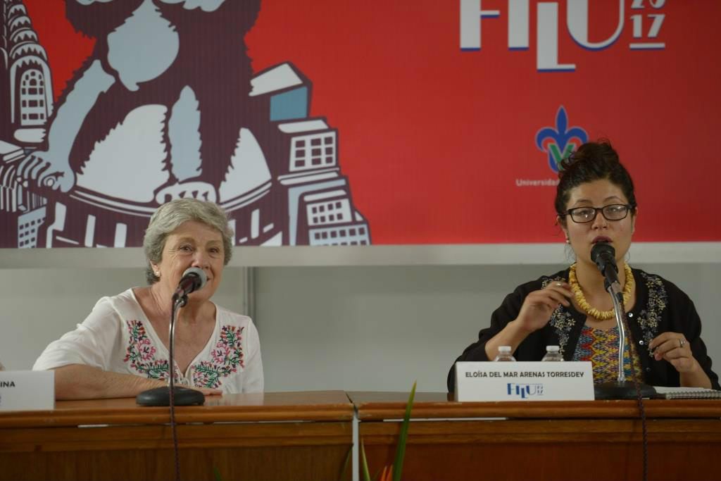 Alicia Molina y Eloísa del Mar Arenas en la presentación de La marca indeleble en la FILU 2017