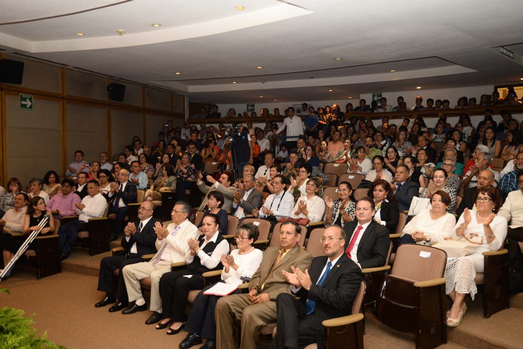 La Universidad Veracruzana reconoció a sus académicos en el marco del Día del Maestro